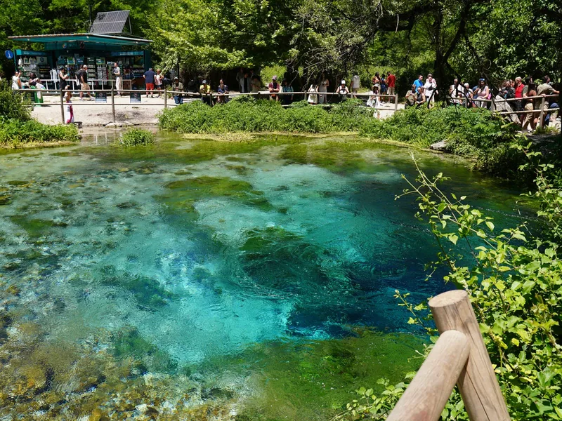 Manantial del Ojo Azul (Blue Eye) en el sur de Albania